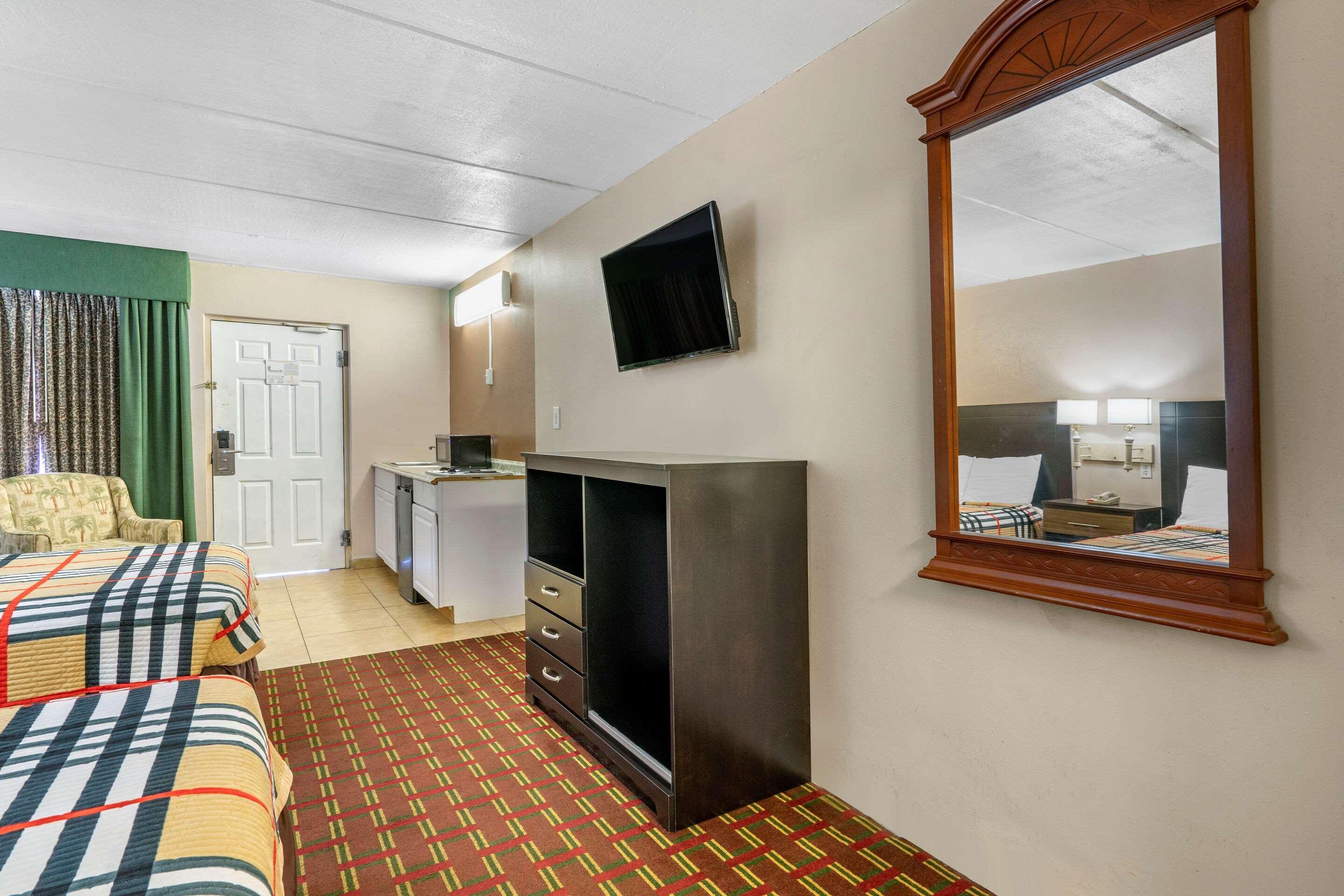 Rodeway Inn Clearwater-Dunedin Exterior photo