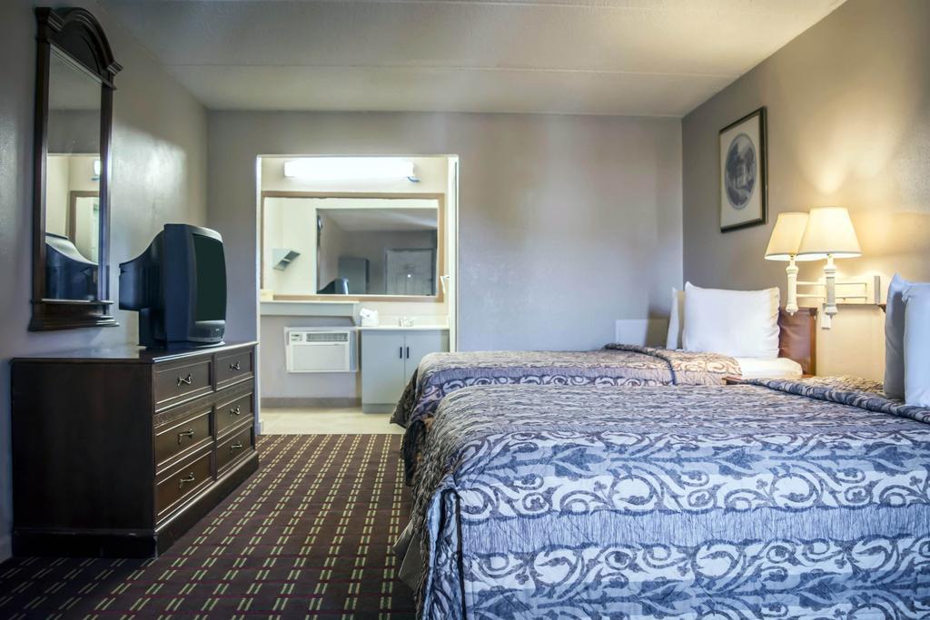 Rodeway Inn Clearwater-Dunedin Exterior photo