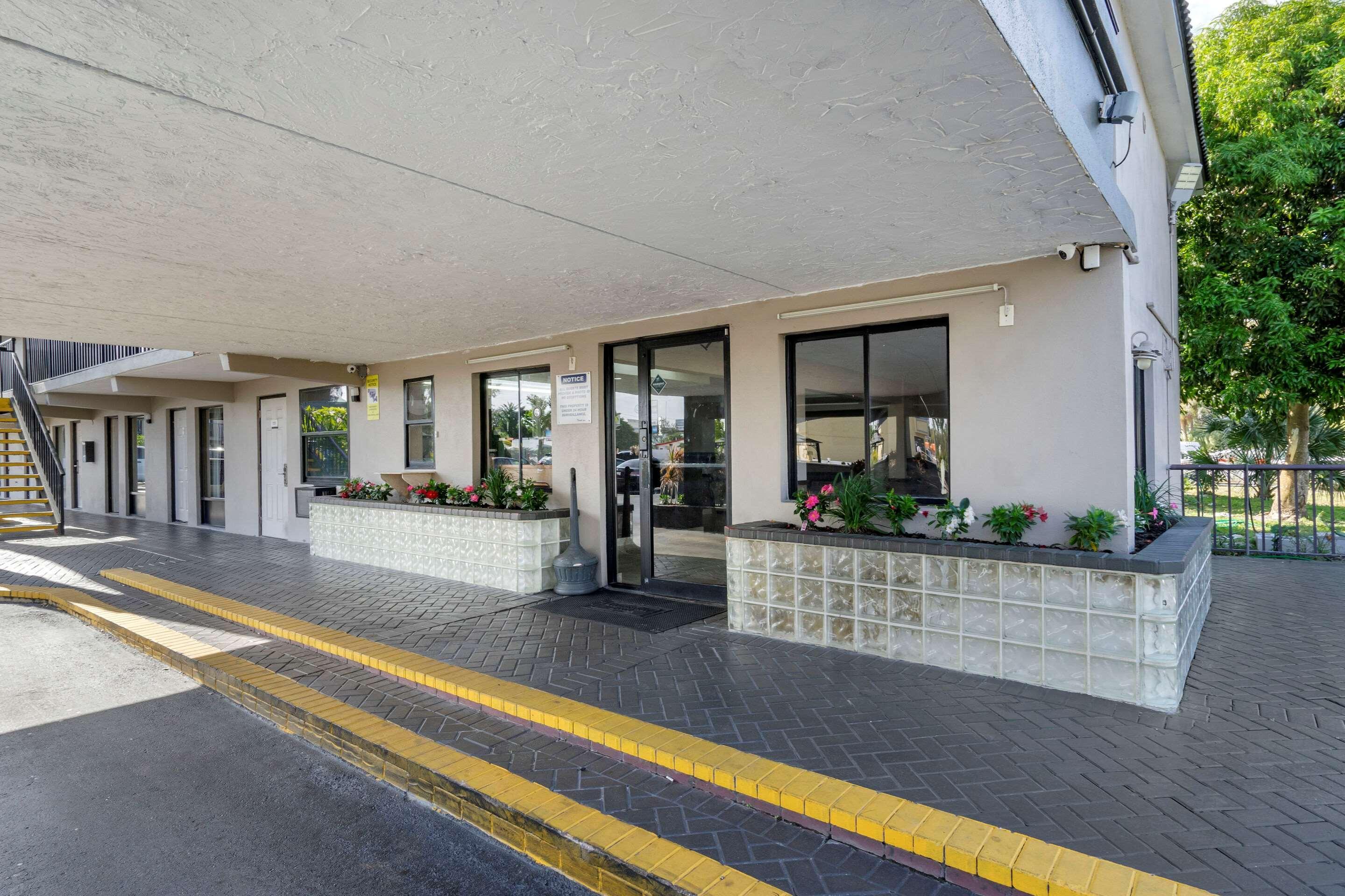 Rodeway Inn Clearwater-Dunedin Exterior photo