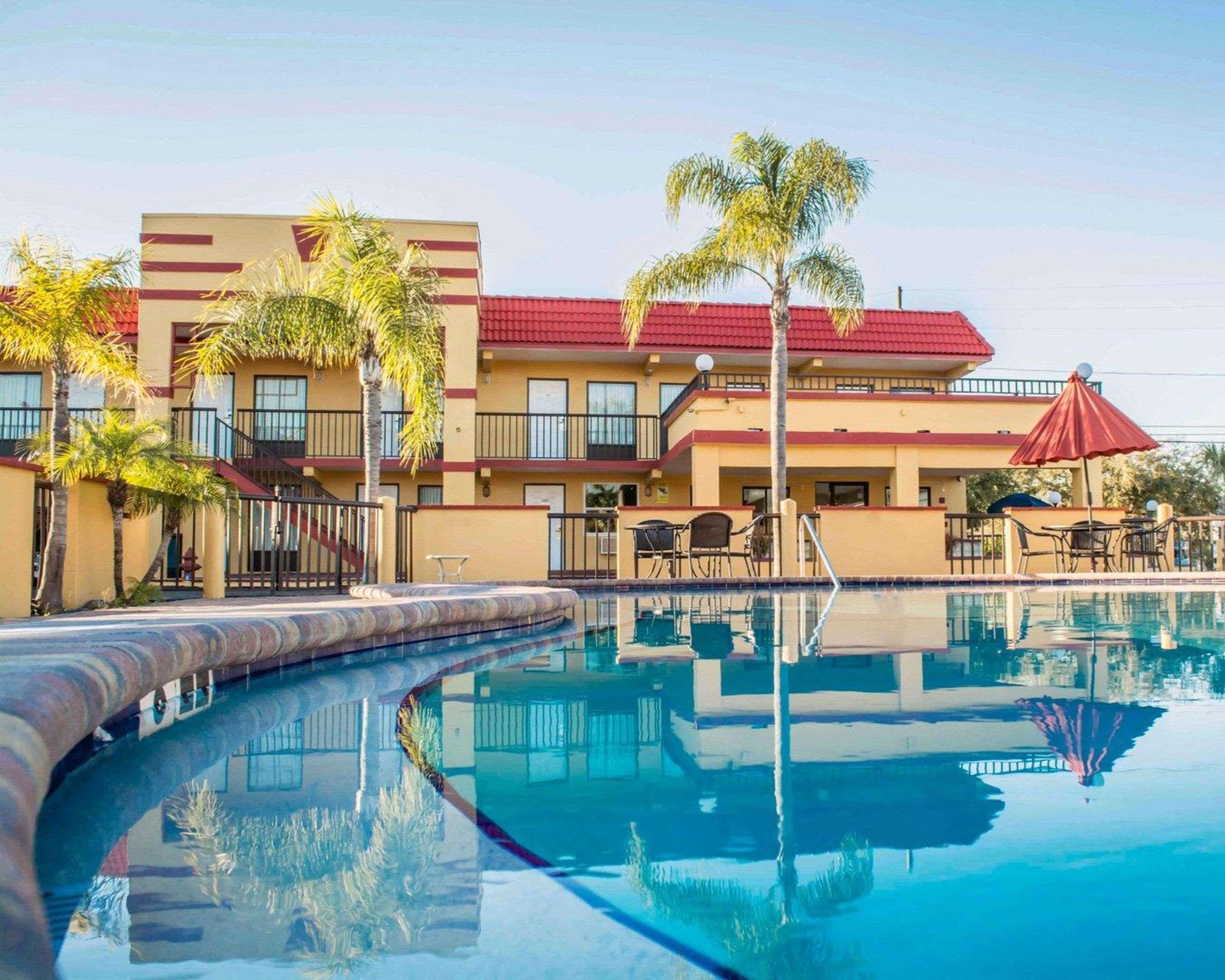 Rodeway Inn Clearwater-Dunedin Exterior photo
