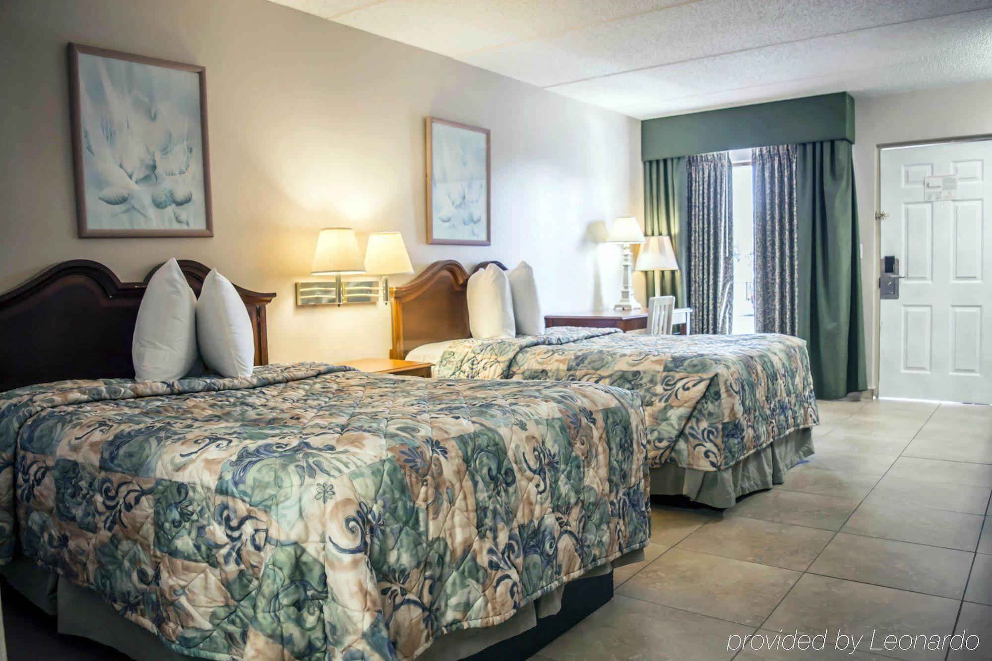 Rodeway Inn Clearwater-Dunedin Exterior photo